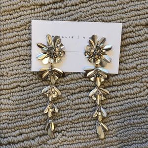 New: Dangling gold / silver floral earrings